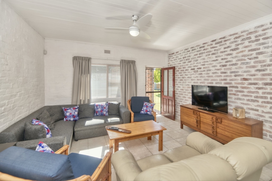 To Let 3 Bedroom Property for Rent in Struisbaai Western Cape